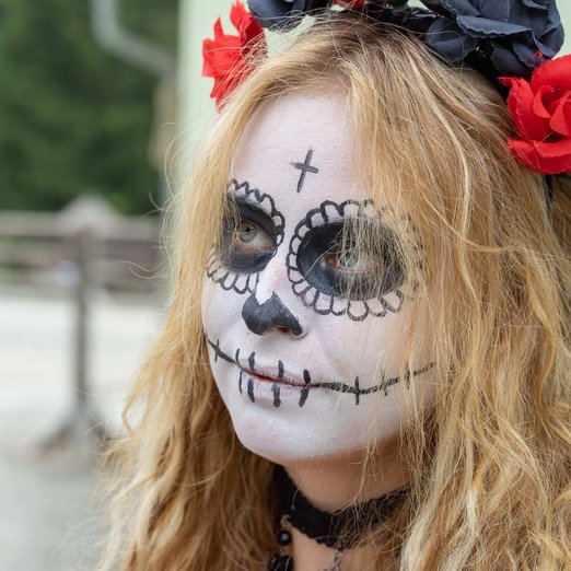mexikanische Gesichtsbemalung für den Tag der Toten