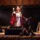 Nikolaus und Krampus auf einer Bühne