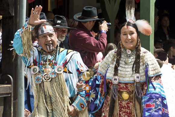 Natives zeigen ihre Kultur
