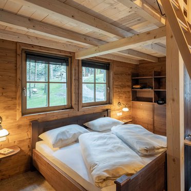 Schlafzimmer in einer Blockhütte