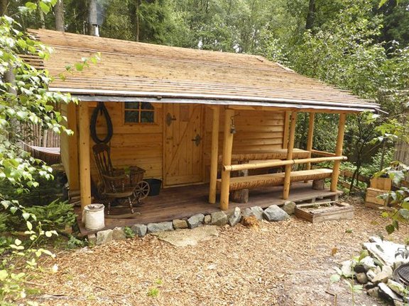 Holzhütte mit Veranda